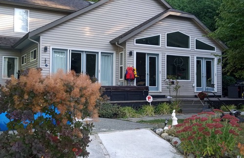 North Oyster House | Seaside ESCAPE Private Oceanfront Pet friendly Sleeps 9+ Pool & Hot Tub
