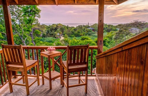 Antoneys Cay Apartment | Seaside Inn: Tortuga-Top floor with Amazing View-Private Pool! West Bay Beach!