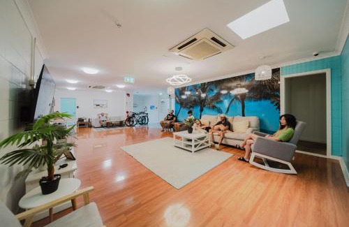 North Ward Hostel | Seaside Lodge Hostel Townsville- right next to coles, 2 mins walk to strand & CBD- Passport required