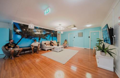 North Ward Hostel | Seaside Lodge Hostel Townsville- right next to coles, 2 mins walk to strand & CBD- Passport required