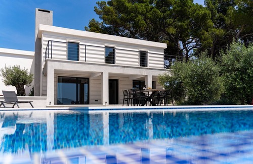 Sumartin House | Seaside luxury villa with a swimming pool Sumartin, Brač (K-5639)