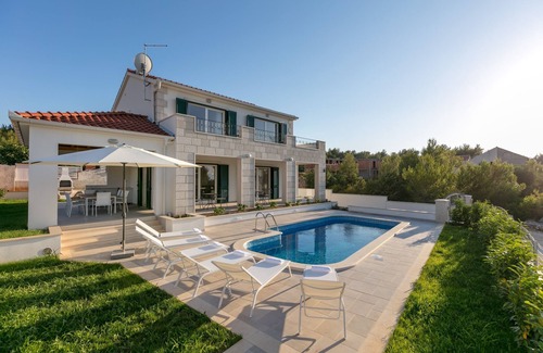 Cove Osibova (Milna) House | Seaside luxury villa with a swimming pool Cove Makarac, Brač (K-22637)