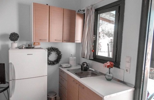 Milos Apartment | Seaside private room with seaview - only 1 min walk from the beach!