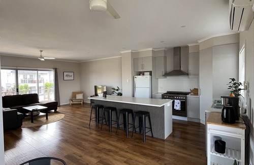 Port Hughes House | Seaside Serenity: The Ultimate Golf & Beach Escape