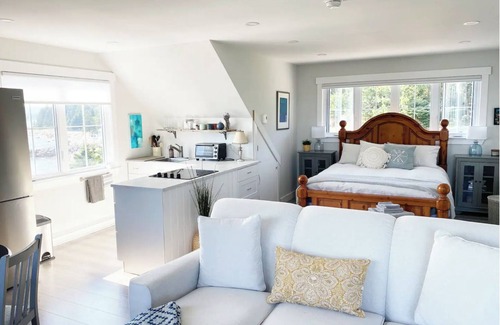 Hubbards Apartment | Seaside Splendor: Studio Apartment with Mesmerizing 180° Ocean View