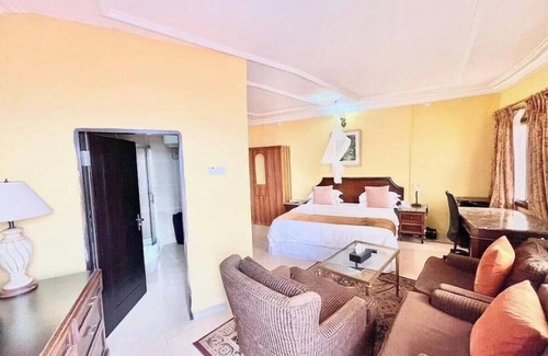 Freetown Hotel | Seaside Suites and Hotel Room #117