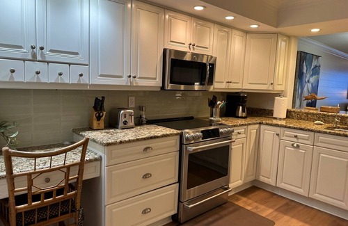 Central Beach Condo | SEASON 2026 AVAILABLE Renovated Beachfront Condo-Heart of Vero! Oceanfront pier