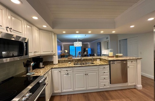 Central Beach Condo | SEASON 2026 AVAILABLE Renovated Beachfront Condo-Heart of Vero! Oceanfront pier