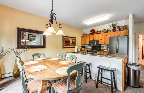 Lakeside Village House | Seasons 3BR TH next to Keystone Lake w/free shuttle to slopes and hot tub!