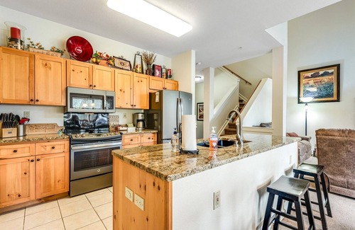 Lakeside Village House | Seasons 3BR TH next to Keystone Lake w/free shuttle to slopes and hot tub!