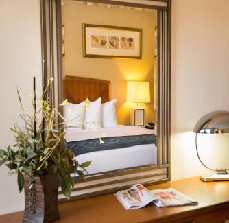 Kissimmee Hotel | Seasons Florida Resort