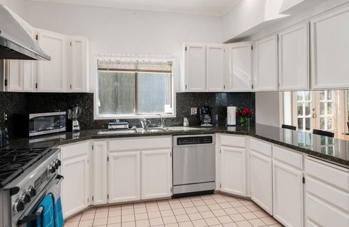 Stevens House | Seattle Vacation Home: The Tuscan Villa