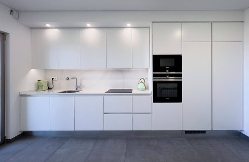 Praia de Santa Cruz Apartment | Seaview 1-Bedroom Apartment Walk to Beach & Restaurants, Sta Cruz Torres Vedras