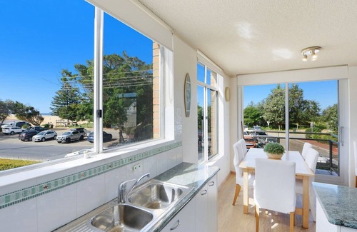 Avoca Beach Apartment | Seaview 4 - Beautiful Views & Linen Supplied