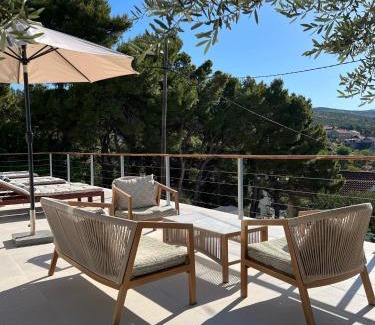 Milna (Brac) Villa | seaview apartment - villa a’more