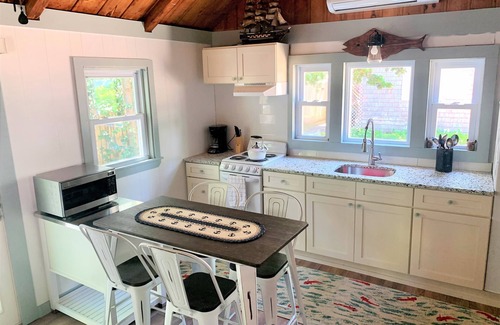 South Yarmouth Cottage | Seaview cottage near Ocean Beaches & The Skipper!