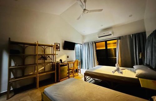 Alcoy Hotel | Seaview Moonrise Café