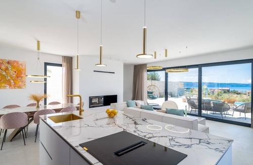 Podstrana Villa | Seaview Villa Nocturno with 4 en-suite bedrooms, private heated 35smq infinity pool with hydromassage and Jacuzzi