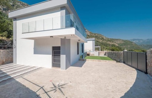 Podostrog Villa | Seaview Villa with pool Vanja