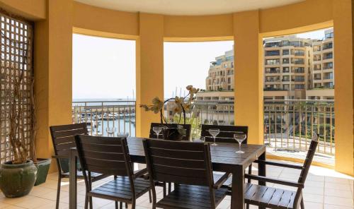 Paceville Apartment | SeaViewPortomasoYacht apartment, next to Paceville