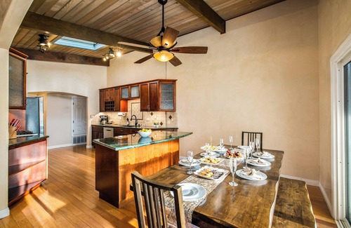 Bay Park House | Seaworld Fireworks View, Hot tub, AC, and Fast Wifi 3BR 2B 4beds 2 sofa beds