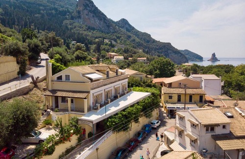 Agios Gordios Apartment | Sebastian's - Garden Sea View Apartment