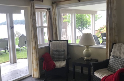 West Sechelt Apartment | Sechelt Oceanfront Suite