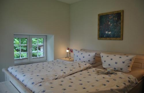 Gremersdorf House | Sechs Schwäne