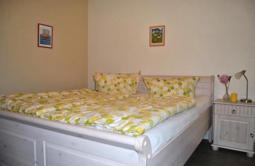 Gremersdorf House | Sechs Schwäne