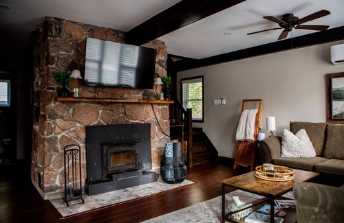 Norland Apartment | Secluded 3BR Cabin w/Hot Tub and Firepit