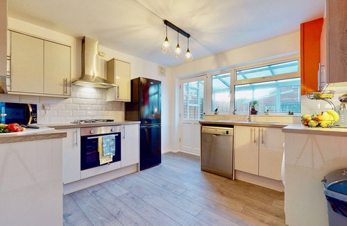 Gillingham House | Secluded 4 Bed Detached House with Driveway