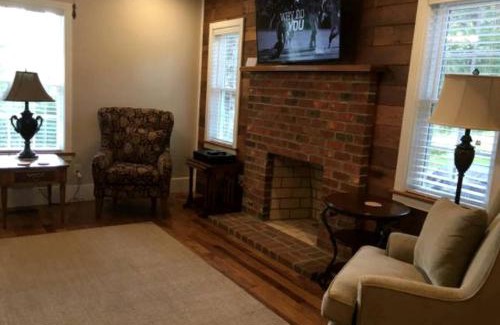 Franklin House | Secluded and Historic 1890s Cottage near the Blue Ridge Mountains, North Carolina