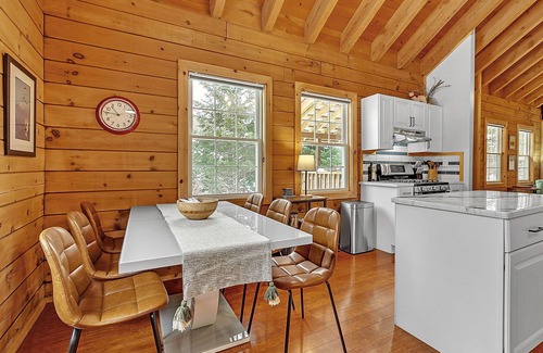 Warren Cabin | Secluded cabin close to Warren Falls w/porch