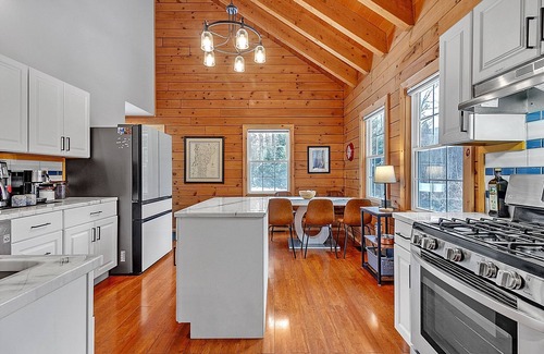 Warren Cabin | Secluded cabin close to Warren Falls w/porch