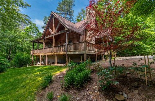 Hiawassee House | Secluded Cabin with Pool Table Nestled Amidst Georgia's Forests in Hiawassee, Georgia
