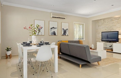 St. Georges Basin House | Secluded Cottage Surrounded by Eucalyptus Trees and Native Wildlife