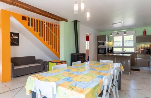 Jussey Cottage | Secluded Fisherman's Cottage with large capacity near the Saône