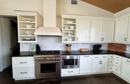 Carmine House | Secluded Group Stay Only 6 Miles to Round Top | Modern Country Retreat