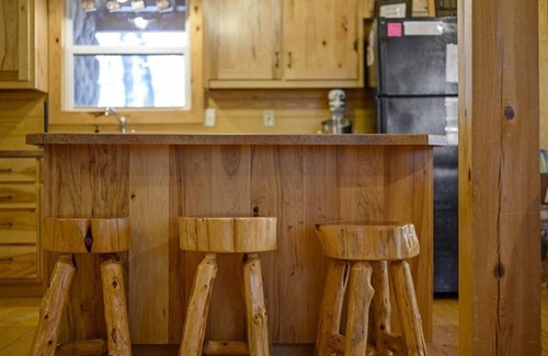 Broken Bow Cabin | Secluded Hochatown Cabin w/Hot Tub, Fire Pit - Sleeps 6 🌲