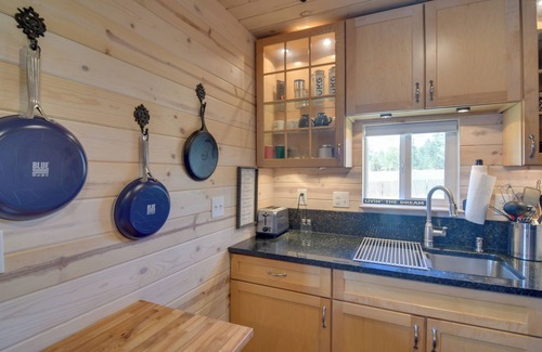 Stagetop Cabin | Secluded Jefferson Cabin w/Deck + Mountain Views!