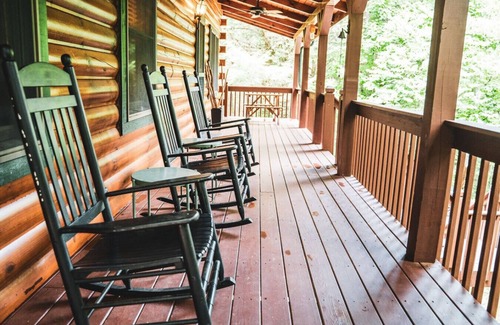 Ellijay Cabin | Secluded Log Cabin and Rushing Creek- Dogs Welcome