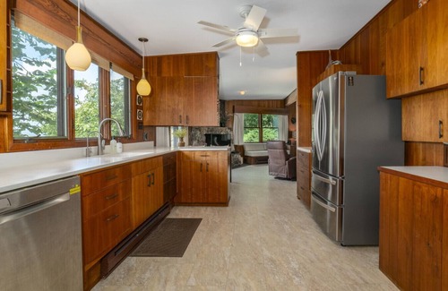 Lexington House | Secluded Mid-Century Retreat w/mtn views, near WLU, VMI