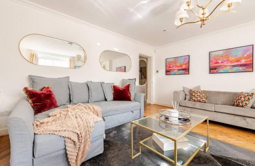 Belgravia Apartment | Secluded Modern Private Apartment by Buckingham Palace