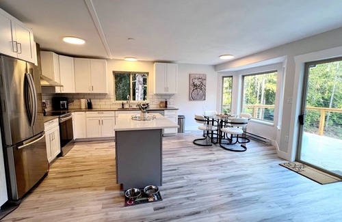 Regional District of Nanaimo House | Secluded Nature Lovers’ Paradise