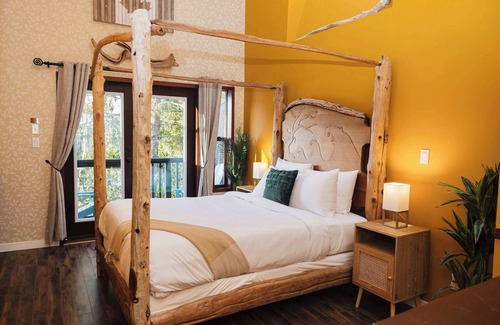 Tofino Hotel | Secluded Oceanfront - Upstairs