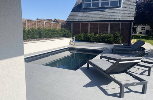 Cuddesdon House | Secluded Pool House with private pool and hot tub.