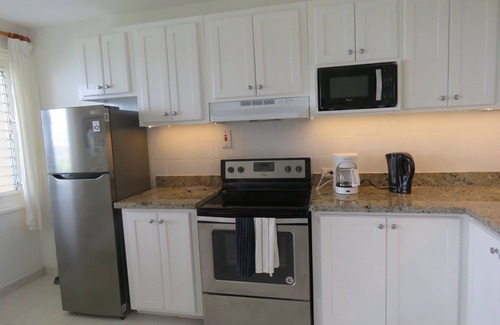 Ocho Rios Apartment | Secluded sea-view apartment 2 mins from beach, WiFi, 24hr security