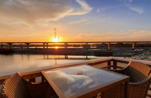 El Lago House | Secluded Seabrook Waterfront Home with Patio!