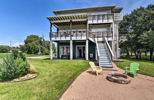 El Lago House | Secluded Seabrook Waterfront Home with Patio!