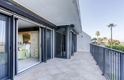 Sand Key House | Second-floor condo with pool and tennis court, private W/D, and central AC